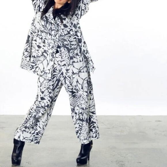 BRYN WALKER Botanical Print Black-and-White Linen Pants w/ Cargo Pockets Size S